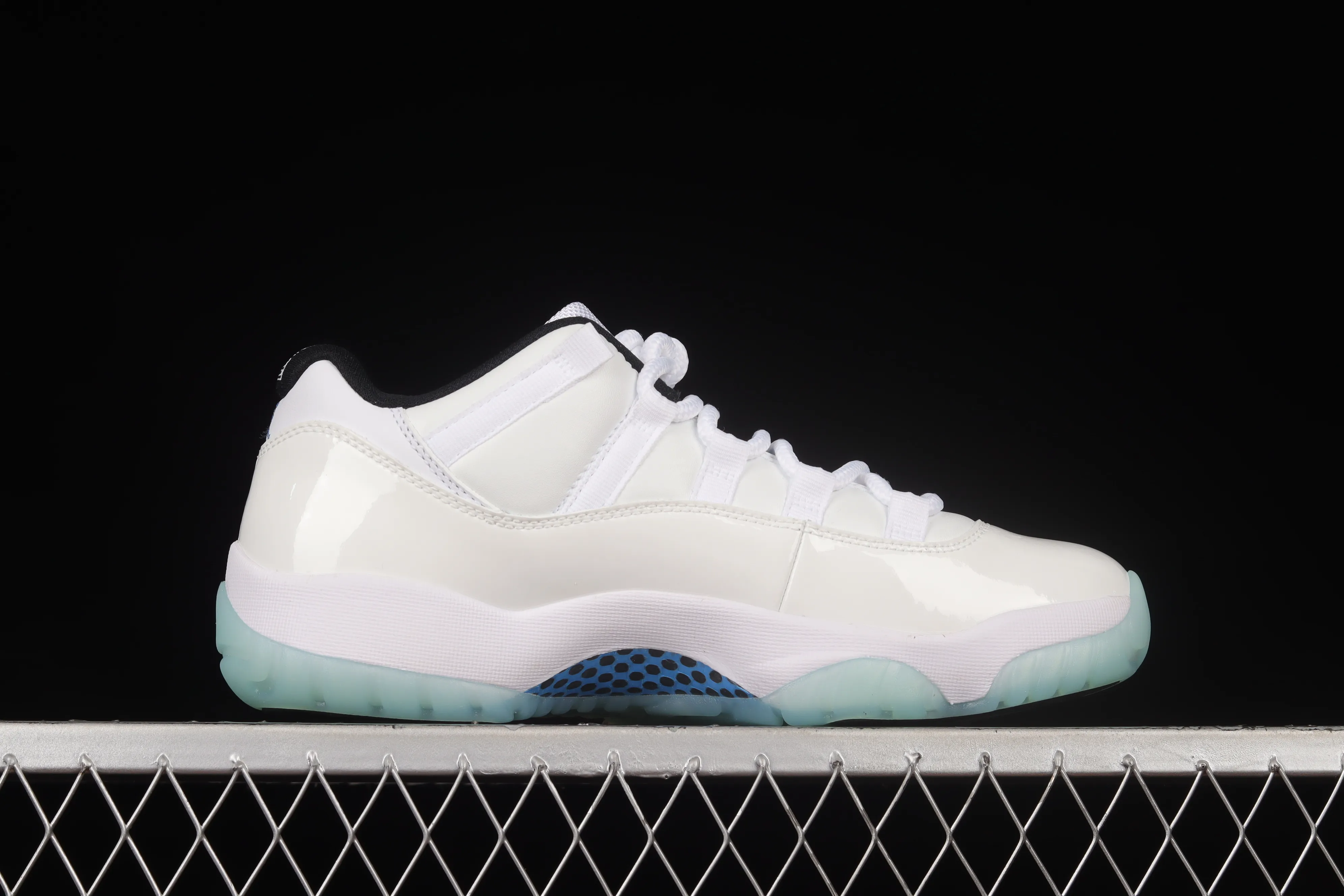 All categories Air Jordan Jordan series basketball shoes Air Jordan 11 F version Air Jordan 11 Low "Legend Blue" AJ11 Joe 11 Legend Blue Low-top top layer Real standard real carbon Sports culture basketball shoes AV2187-117